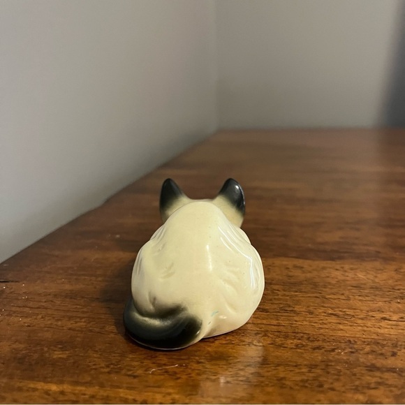 Vintage Enesco Ceramic Crouching Siamese Cat
Figurine 4.5" - Picture 5 of 6